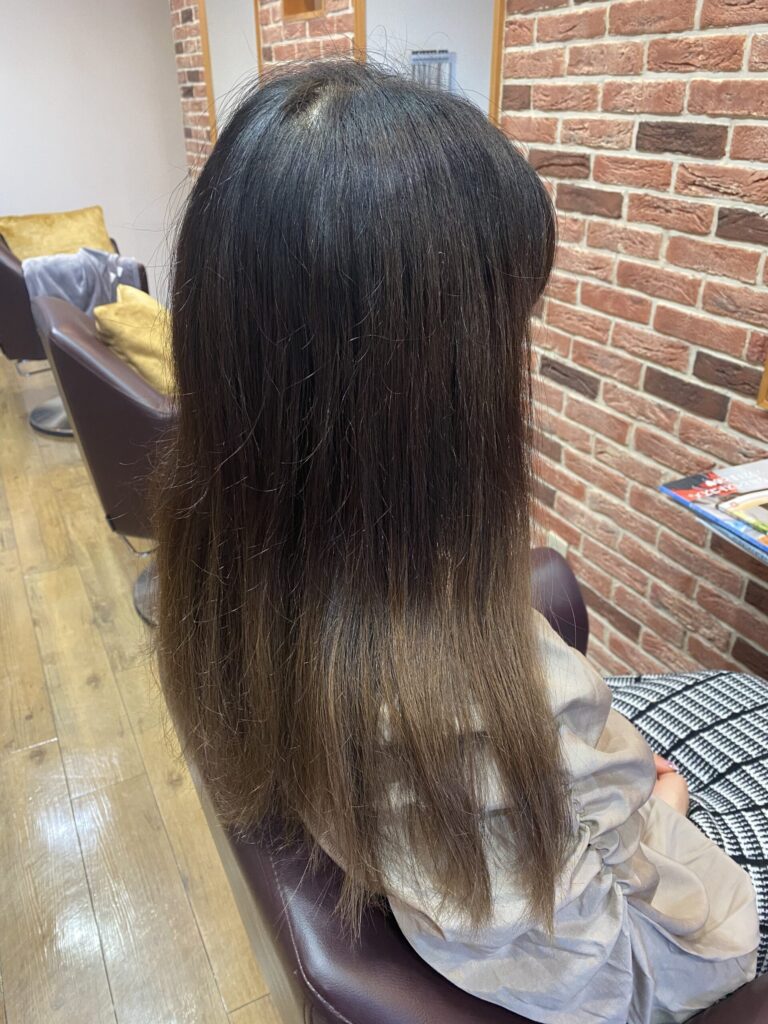 エンパニ美髪縮毛矯正の施術前｜湿気でうねり広がる髪